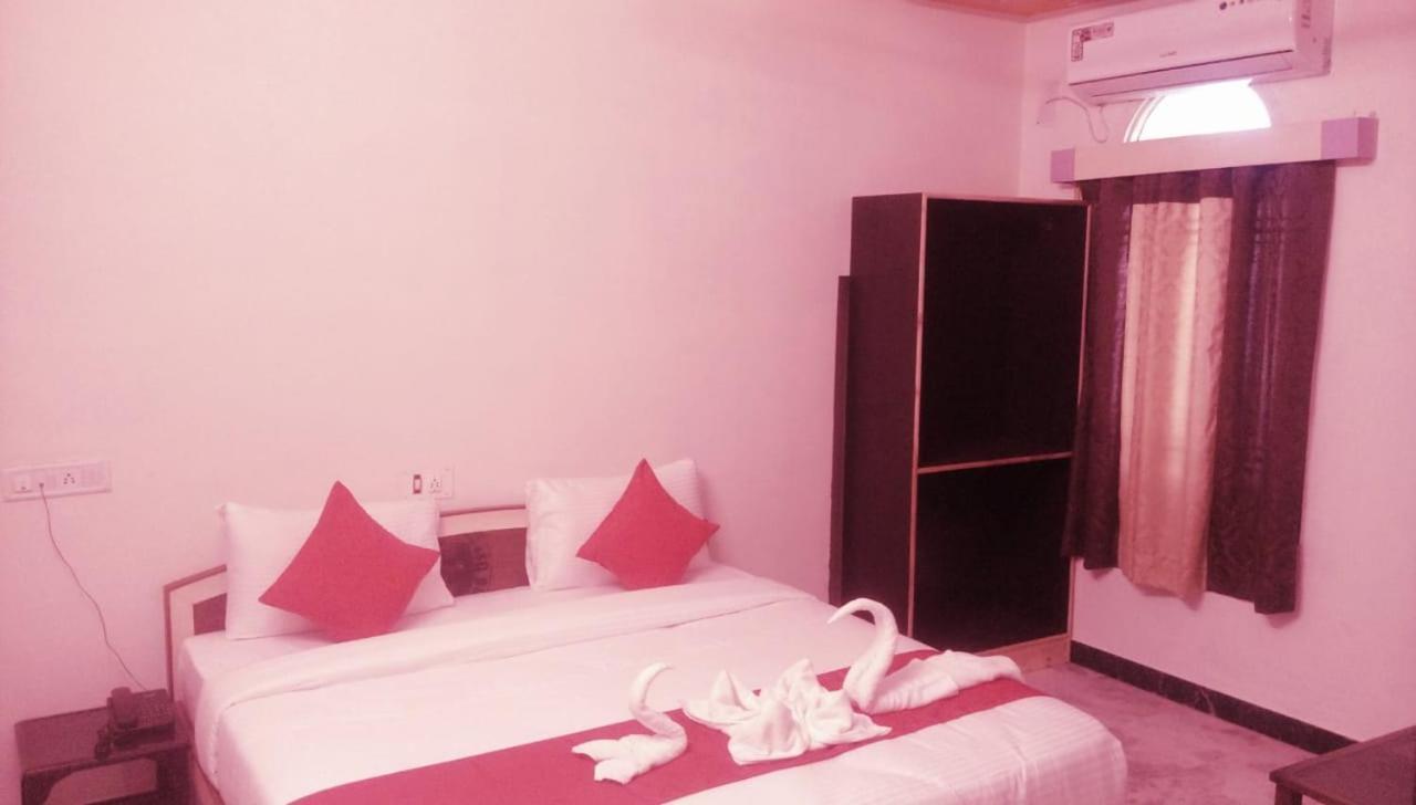 Hotel Rajkamal International Udaipur Buitenkant foto