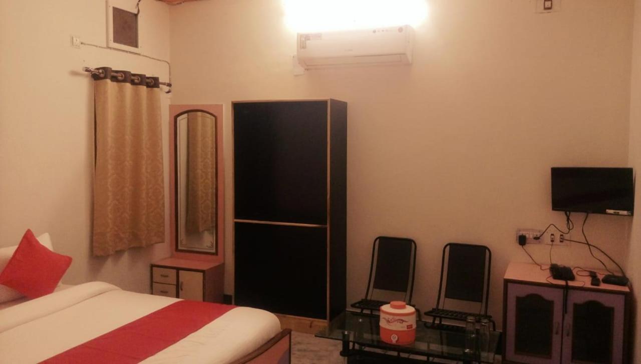 Hotel Rajkamal International Udaipur Buitenkant foto